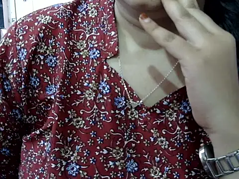 Chat +18 de Cute_Aliyaa ao vivo