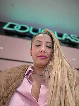 adya-aly: онлайн-секс-чат