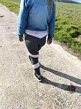 Saysomething3: διαδικτυακό σόου στην κάμερα