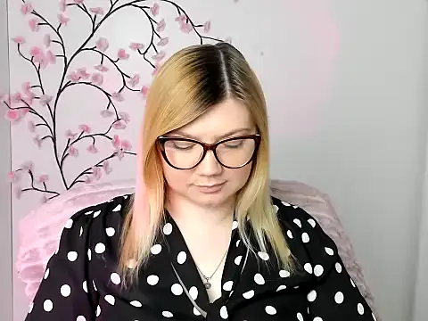 Lola_moreeのライブXXXチャット