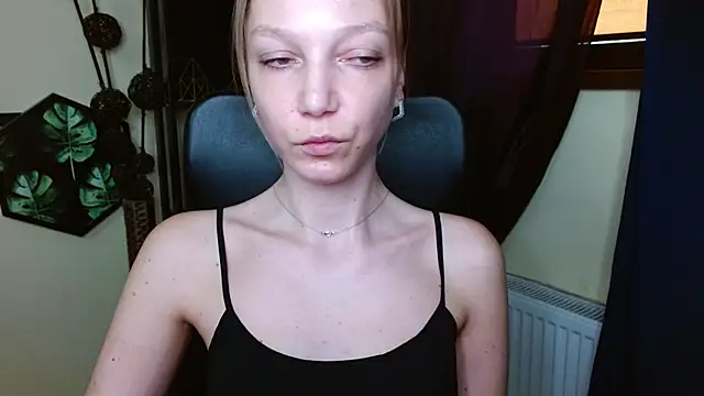 XXX chat uživo modela EmillyPlay