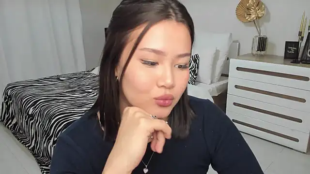 Brunette_Charm Live XXX-Chat