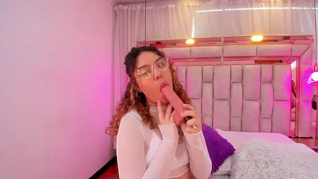 แชท XXX สดของ AllisonAdams_