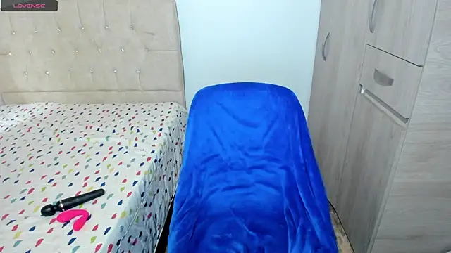 emily1_ Live XXX-chat