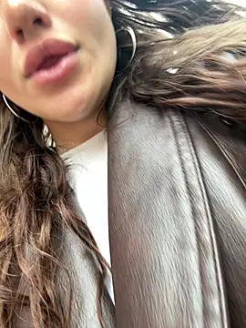 دردشة SaintSquirt الجنسية المباشرة