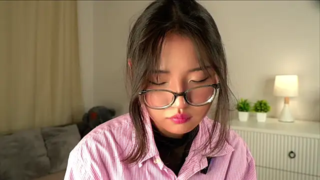 แชท XXX สดของ NelleMihalko