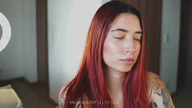 dearnina_ élő XXX-chatje