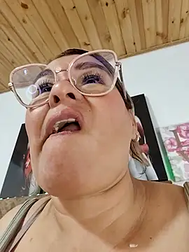 AlexxiaaMat 现场XXX聊天