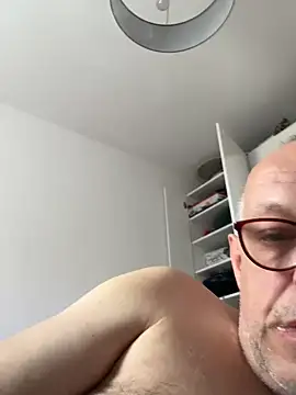 Jaropol: διαδικτυακό σόου στην κάμερα