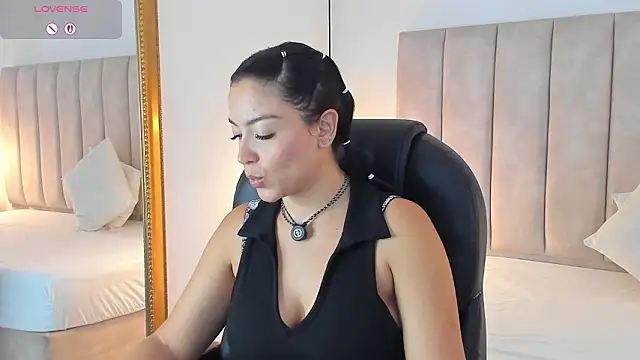 Megan-8n Live XXX chat