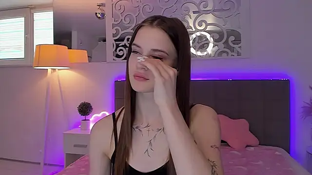 LuisaClover's Live XXX Chat