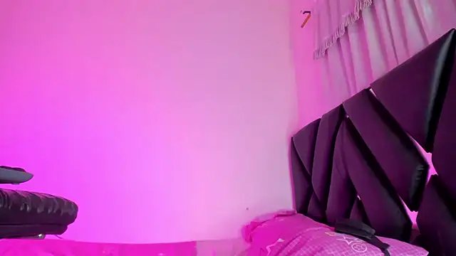 stephany_doll_ Show in webcam