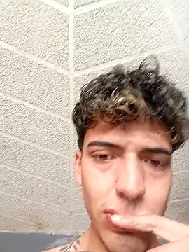 CriZtancho: διαδικτυακό σόου στην κά μερα