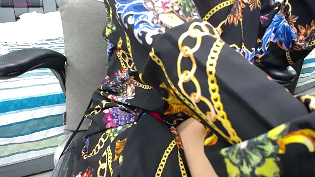 Chat +18 de kyra_jeet ao vivo