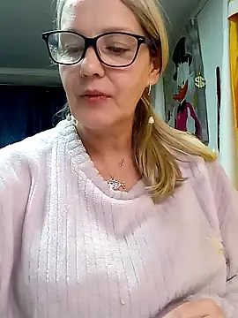Chat +18 de irinamaux ao vivo