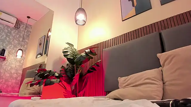 NicolleeEvanss Chat XXX live