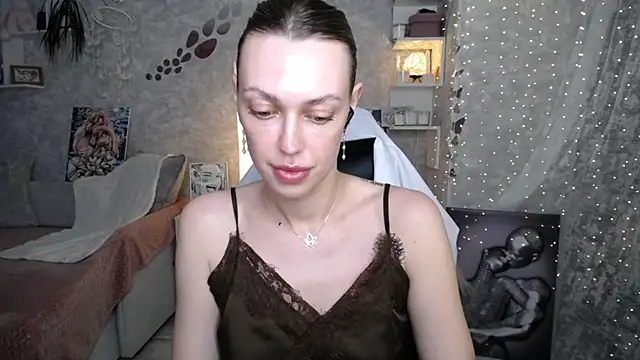 NickyAdamidi Adlı Modelin Canlı XXX Sohbeti