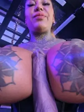 DarkDea Adlı Modelin Canlı XXX Sohbeti