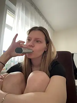 MaryHiggins live XXX chat