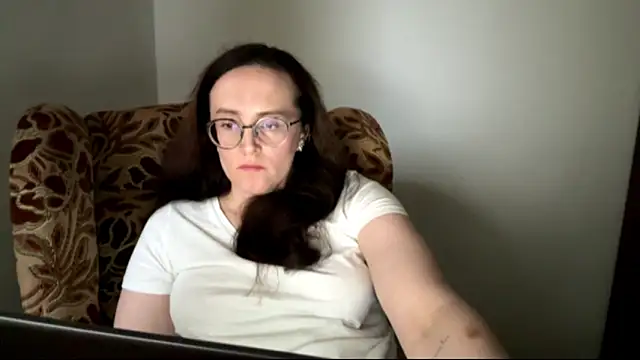 SofiaTease 即時 XXX 聊天