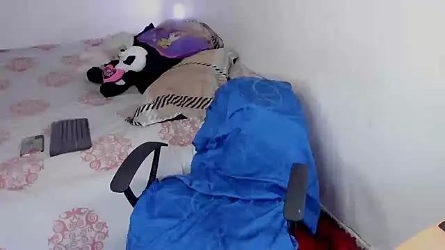 Chat +18 de chloe_kisses ao vivo