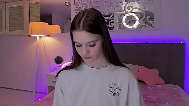 LuisaClover: απευθείας συνομιλία ΧΧΧ