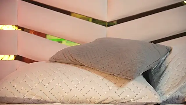 ambar_rosse25 Adlı Modelin Canlı XXX Sohbeti