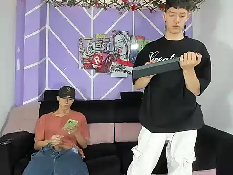 heyy_noah11 Adlı Modelin Canlı XXX Sohbeti