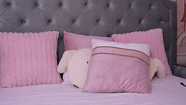 عرض كام LucyAddison