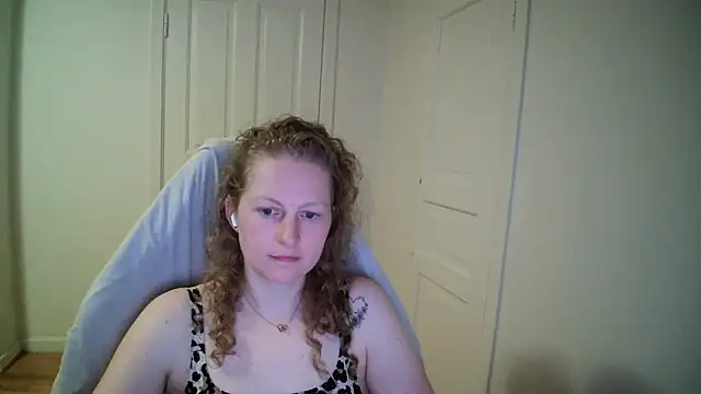 Girlnina-1995 Live XXX-Chat