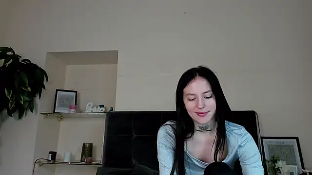 Chatroom XXX en direct de AdrianaCult