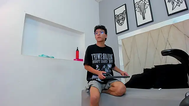 adams_bobby Live XXX-Chat