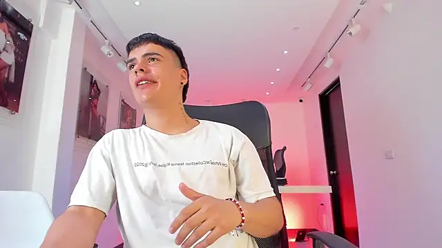 BenitoSaenz Adlı Modelin Canlı XXX Sohbeti