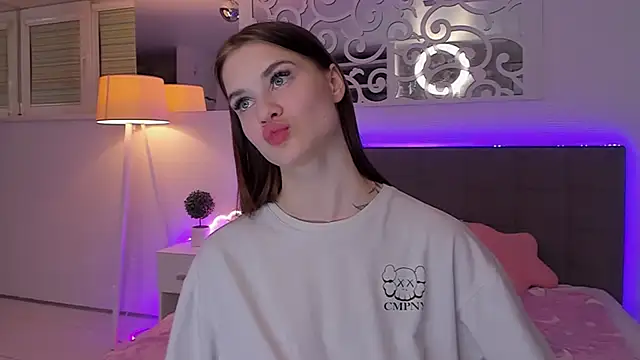 LuisaClover live XXX chat