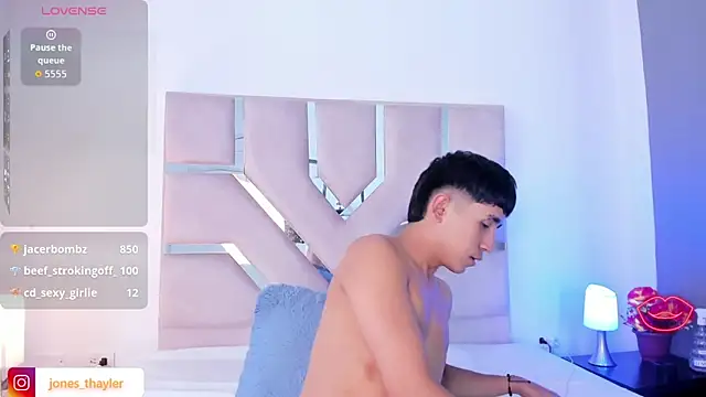 Thayler_jones live XXX chat