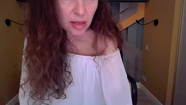 EllaLongのライブXXXチャット