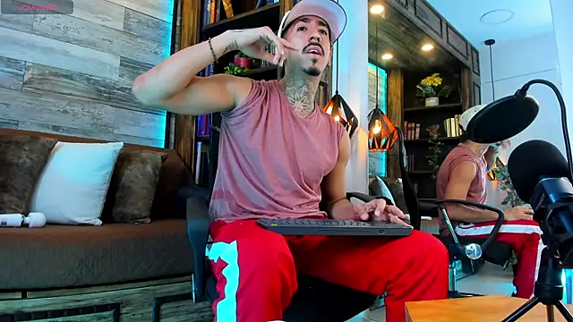 Chat +18 de Donovan_Desmond ao vivo