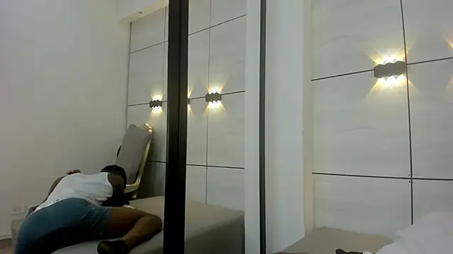 khris__evans Adlı Modelin Canlı XXX Sohbeti