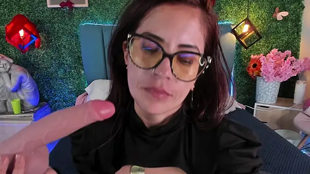 Linagh_ Adlı Modelin Canlı XXX Sohbeti