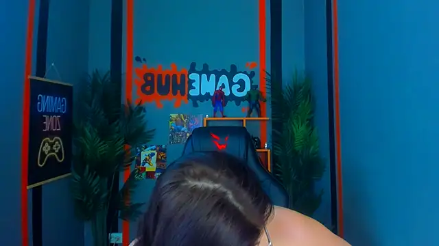 AnaMills Adlı Modelin Canlı XXX Sohbeti