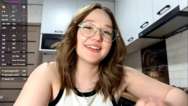 Chat +18 de AinaSmith ao vivo