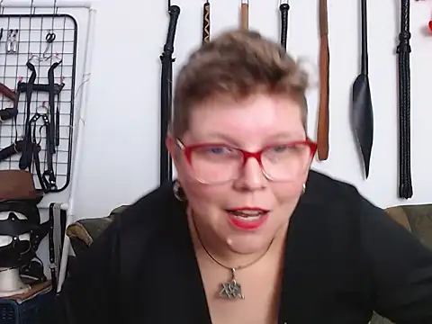 Chat +18 de Leah_R ao vivo