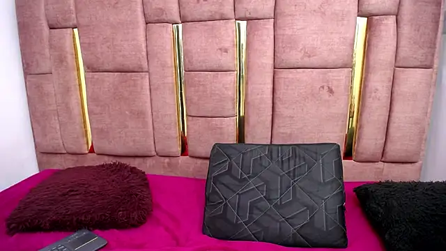 Chatroom XXX en direct de CHLOESHOW