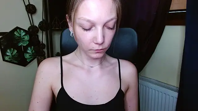 EmillyPlay 即時 XXX 聊天