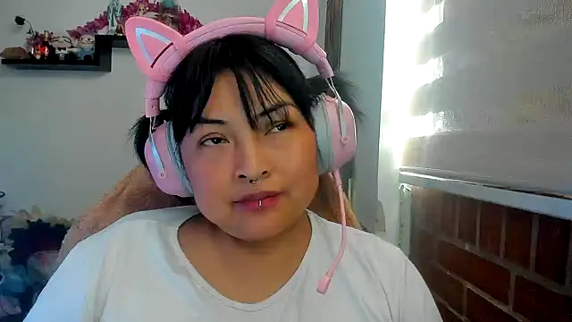 แชท XXX สดของ Shaddycute_