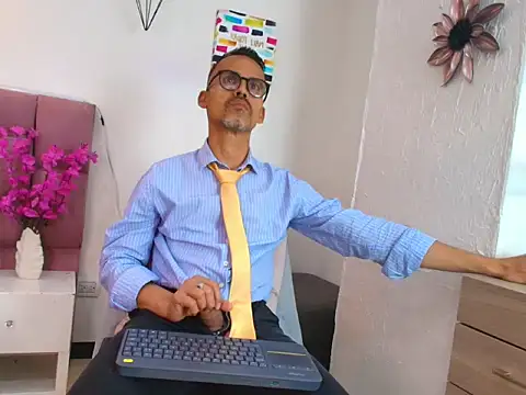 Oswalldo__ Live XXX-chat