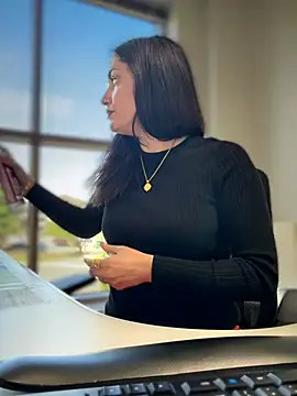 YourQueen18 Live XXX-Chat