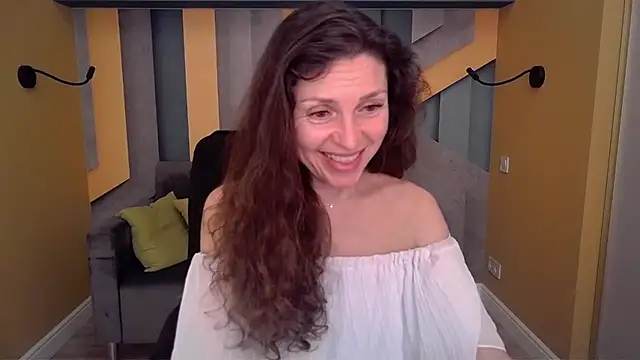 EllaLong élő XXX-chatje