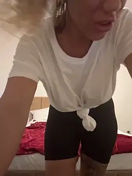 LoreennAny Chat XXX live