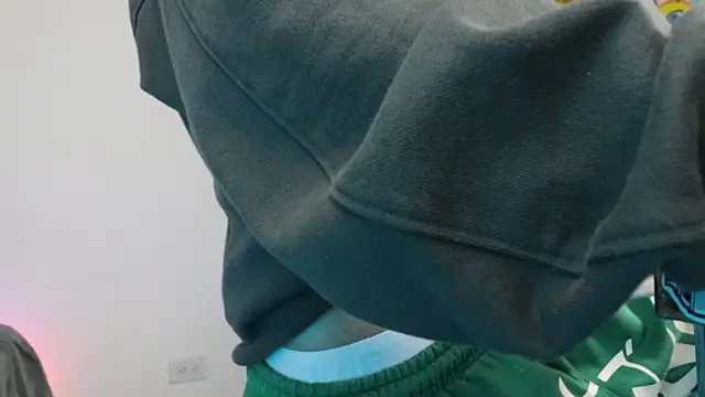 trieone: онлайн-секс-чат